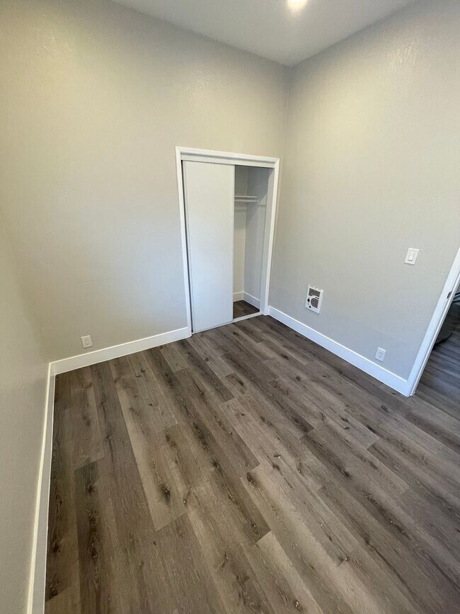 Building Photo - 1946 E 20th St