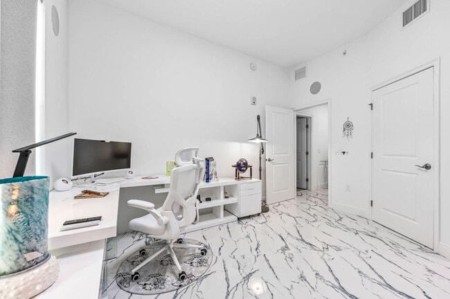 Building Photo - 605 Kemp St