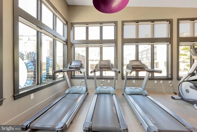 Building Photo - 16608 Crabbs Branch Way