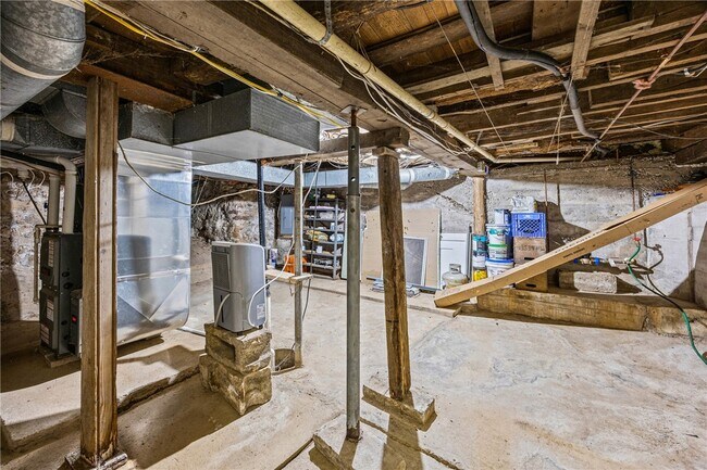 Building Photo - 393 Mendon Center Rd