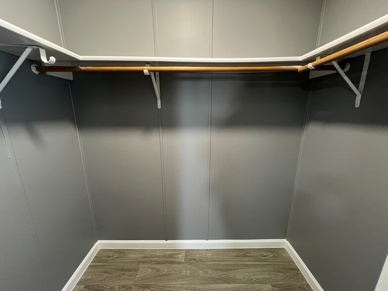 Building Photo - 750 Silent Valley Rd