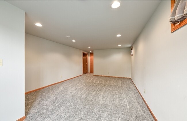 Building Photo - 118 Lake St