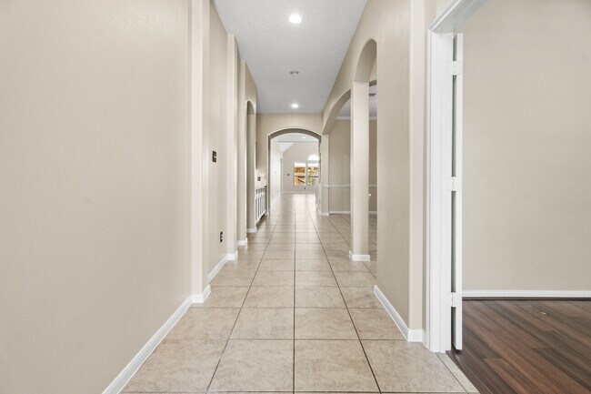 Building Photo - 4713 La Escalona Dr