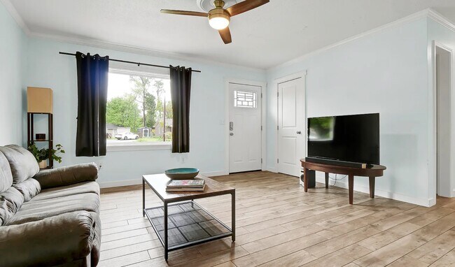 Building Photo - 4618 Trafalgar Rd