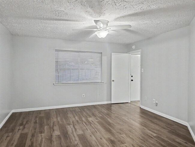 Building Photo - 4211 Falcon Meadow Dr