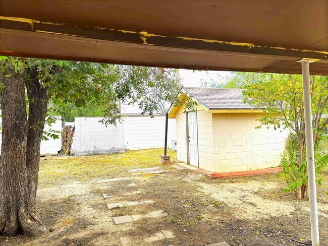 Building Photo - 713 Lariat Loop