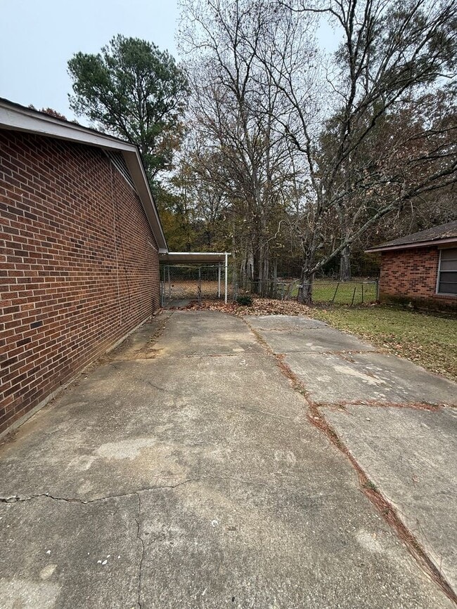 Building Photo - ** 3 Bed 2 Bath House located off Woodley road** Call 334-366-9198 to schedule a self tour