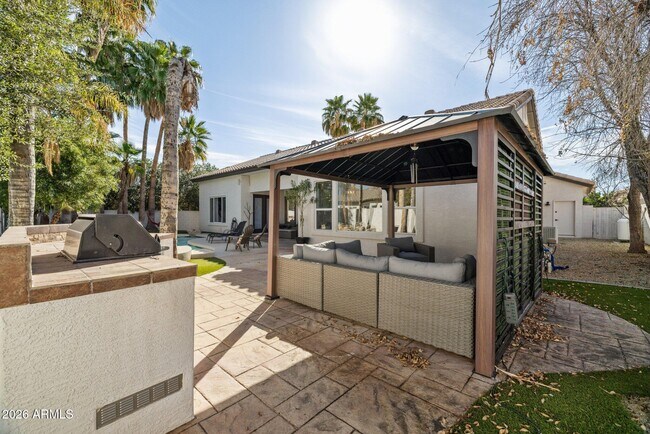 Building Photo - 2732 E Hillery Dr