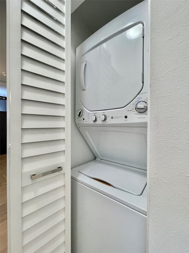 Building Photo - 614 Kipling St