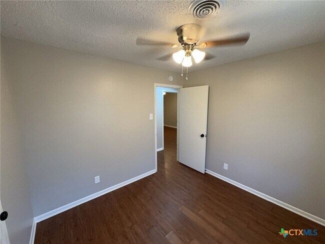 Building Photo - 1205 Kathey Dr