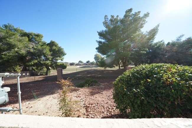 Building Photo - SHOWINGS AVAILABLE NOW