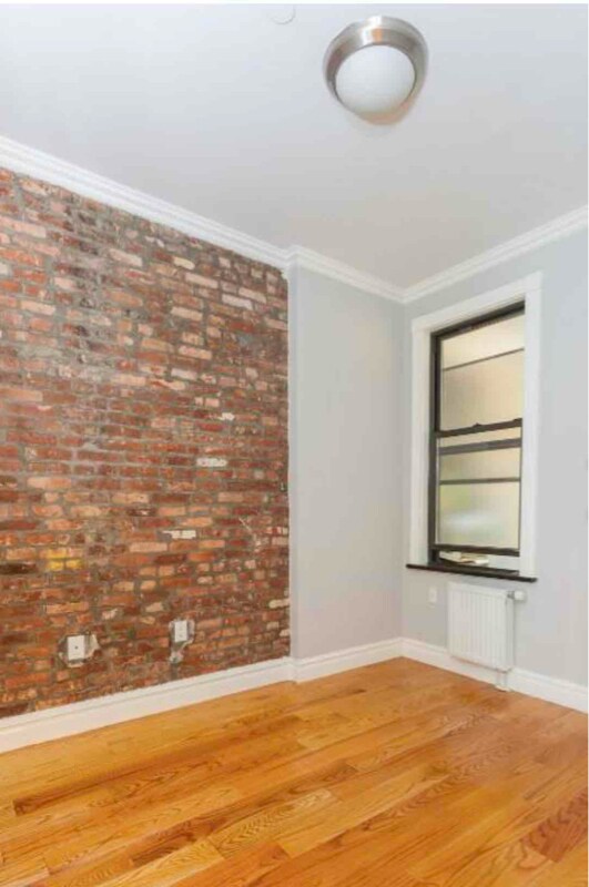 Building Photo - 200 E 14th St