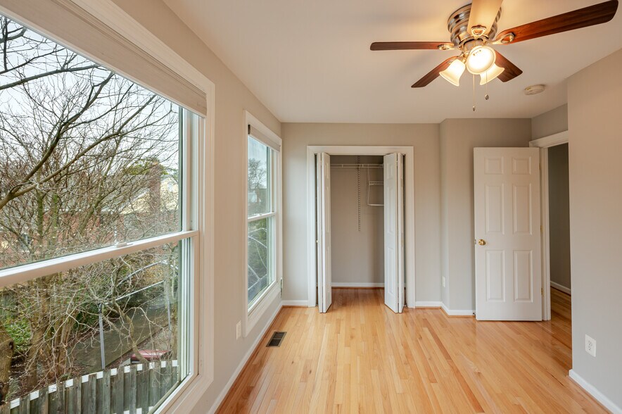 Building Photo - 5806 Flanders St