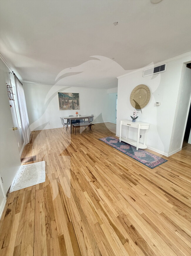 Building Photo - "Furnished 2-Bedroom Enid Retreat with Vintage Charm!"