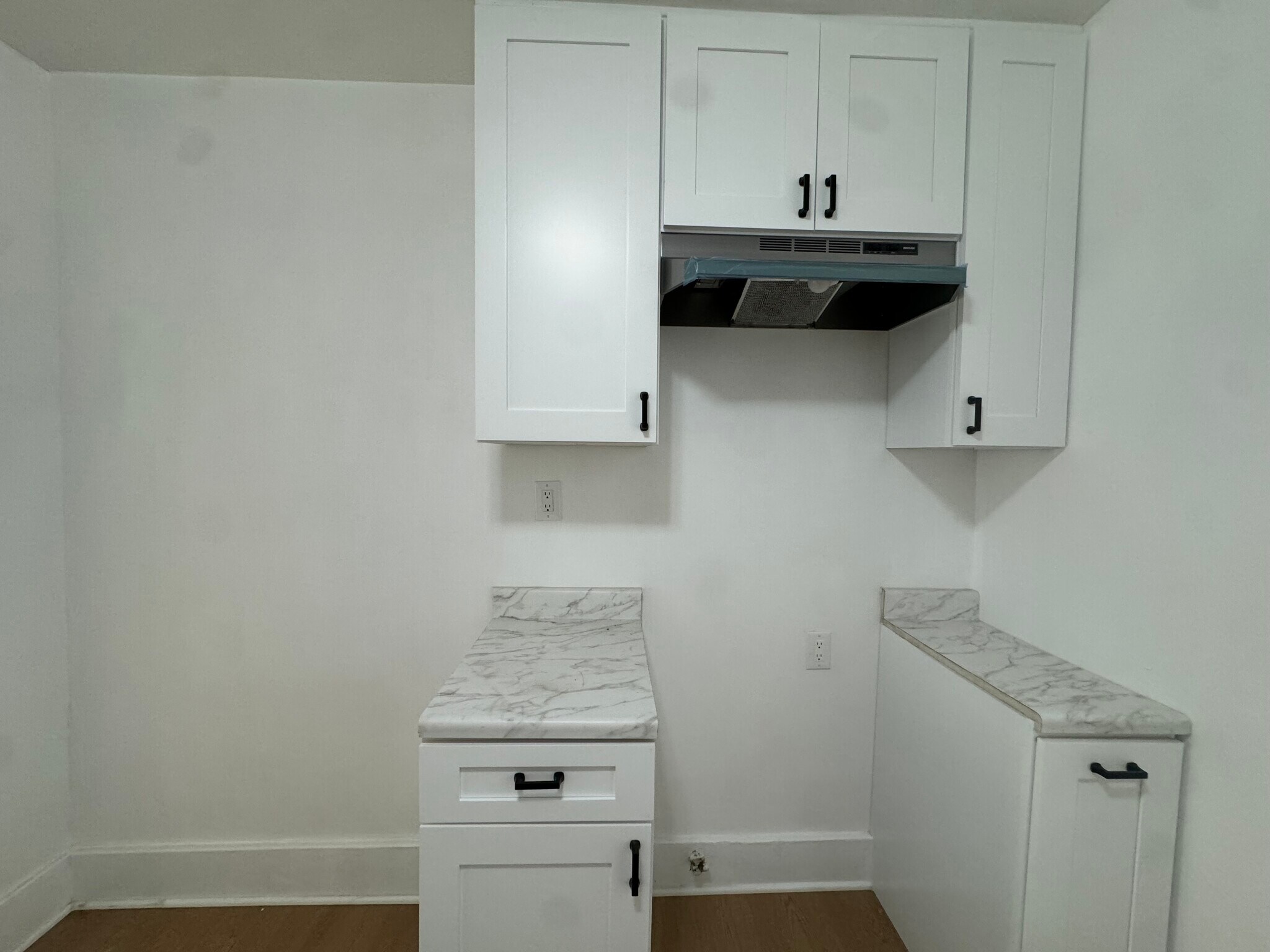 Building Photo - 5319 S Hoover St