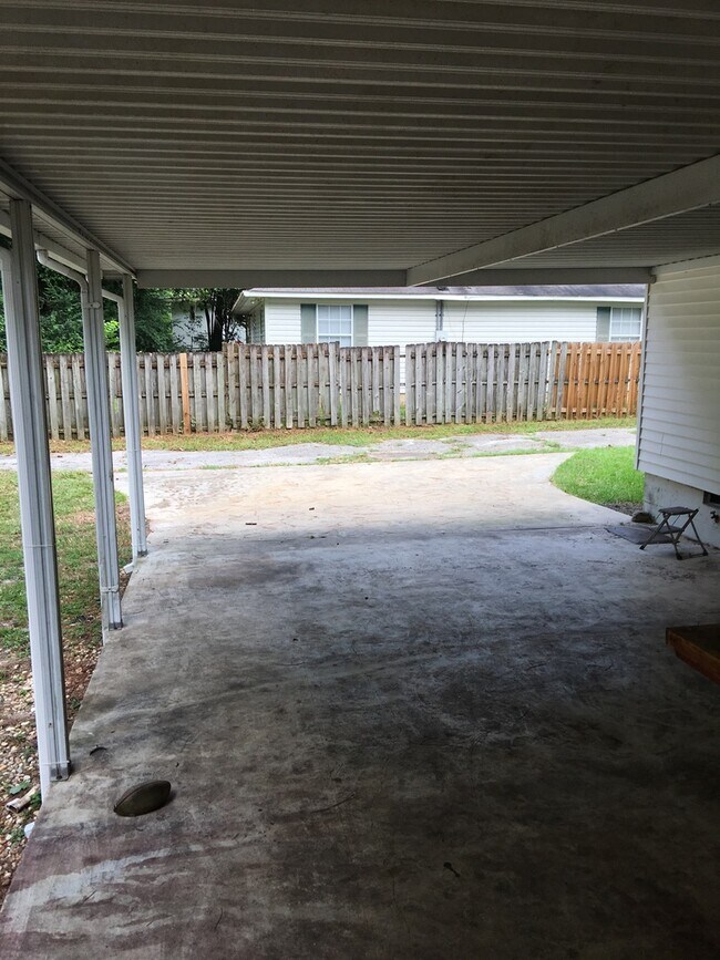 Building Photo - 3/1.5 Home Walking /Biking Distance to FSU