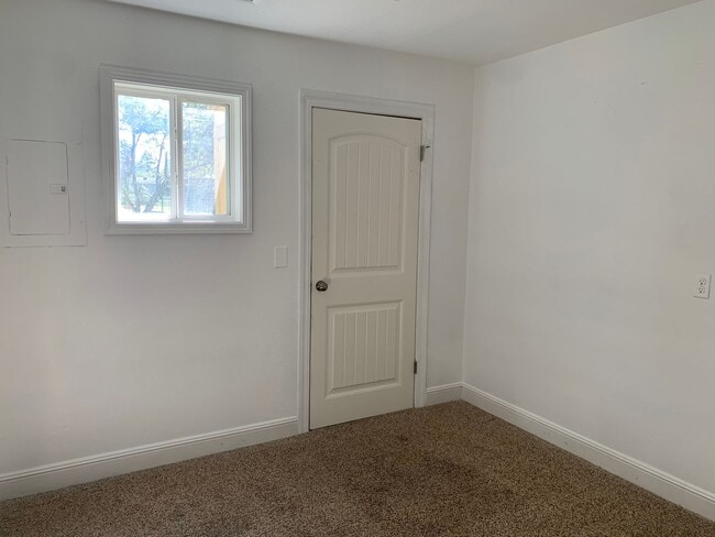 Building Photo - COMING SOON:  3 bedroom, 2 bathroom home l...