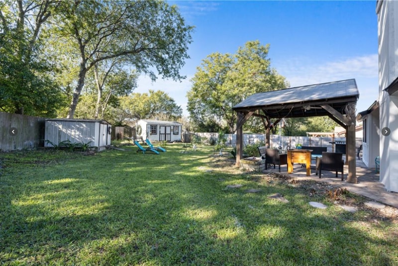 Building Photo - 2505 Lazy Oaks Dr