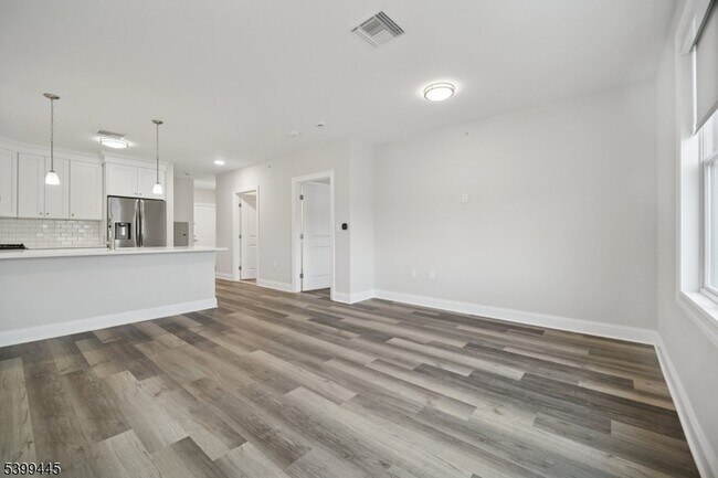 Building Photo - 246 Main St