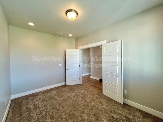 Building Photo - 2090 N Banjo Ct