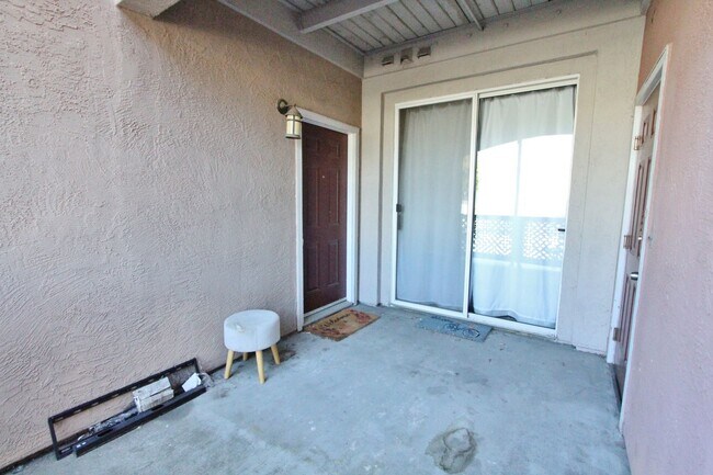 Building Photo - $2,890- GORGEOUS TWO BEDROOM CONDO IN CENTRAL FREMONT BLOCKS FROM BART