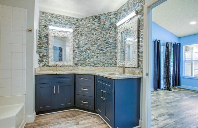 Building Photo - 2390 Bentley Dr