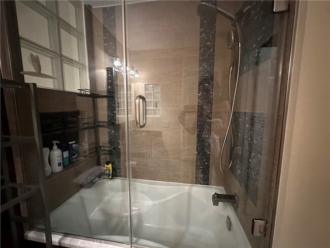 Building Photo - 2217 Vanderbilt Ln