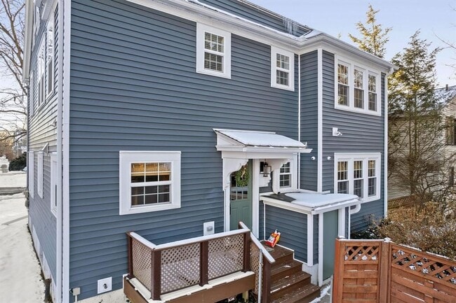 Building Photo - 13 Chapin St