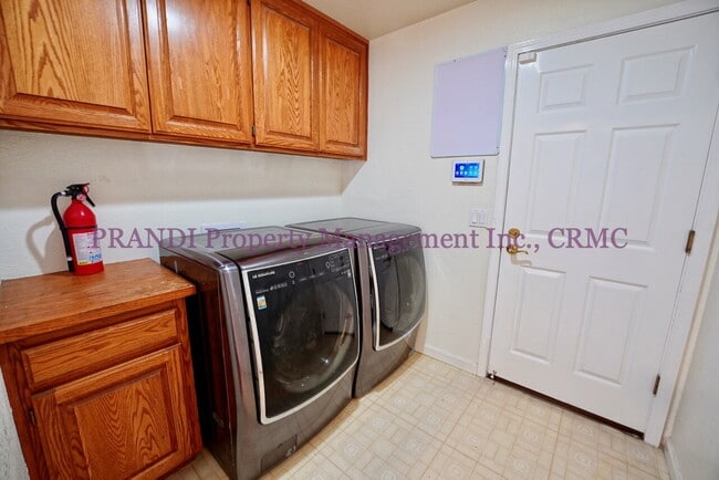 Building Photo - Modern Ranch Style Home on Corner Lot with Large Backyard