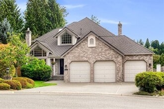 Building Photo - 4bd/2.5ba Newcastle Home