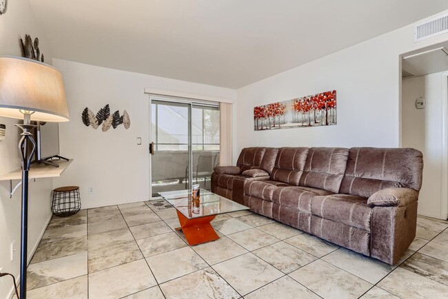 Building Photo - FULLY FURNISHED 2 bedroom condo near UNLV!