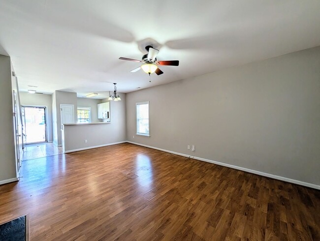 Building Photo - Hedingham Townhome