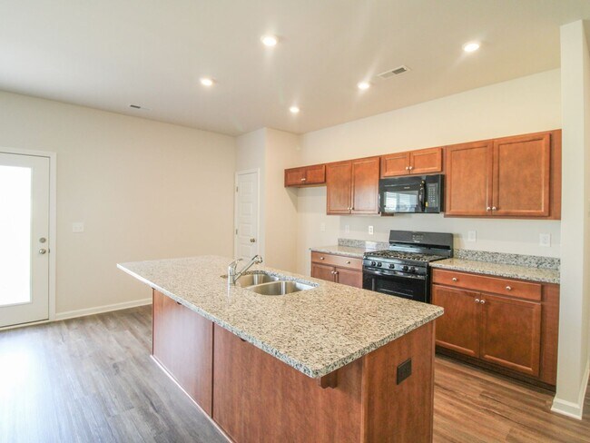 Building Photo - MOVE-IN Ready Home in New Market!