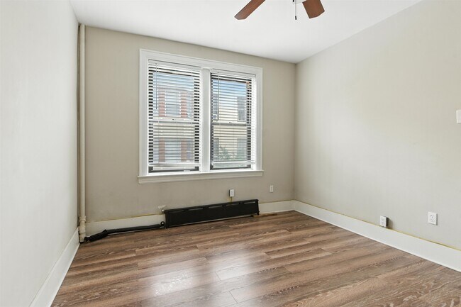 Building Photo - 217 44th St