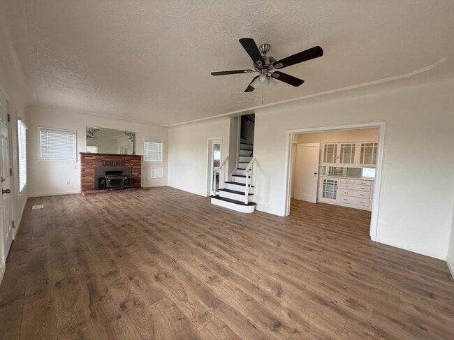 Building Photo - 10608 S Zediker Ave