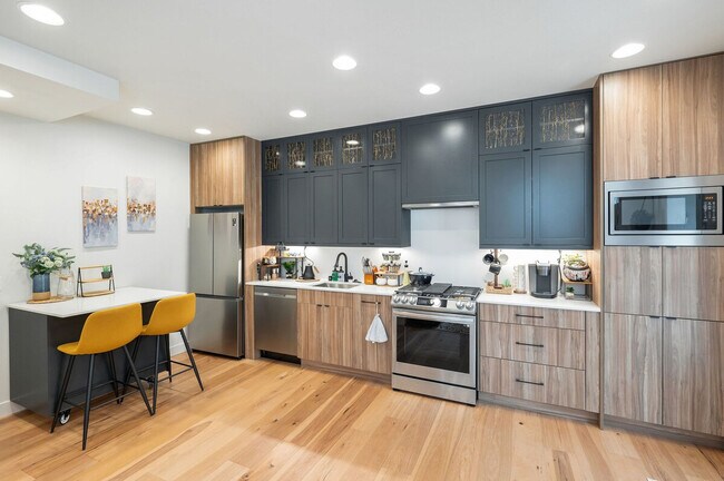 Building Photo - 34 W Cremona St