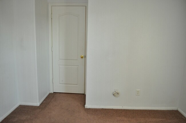Building Photo - 452 Groft Way