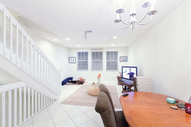 Building Photo - 433 Amador Ln