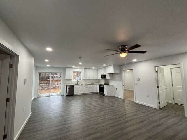 Building Photo - Brand New 3-bedroom 2 bath home with Garage