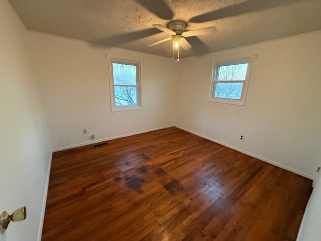 Building Photo - Home in Marion