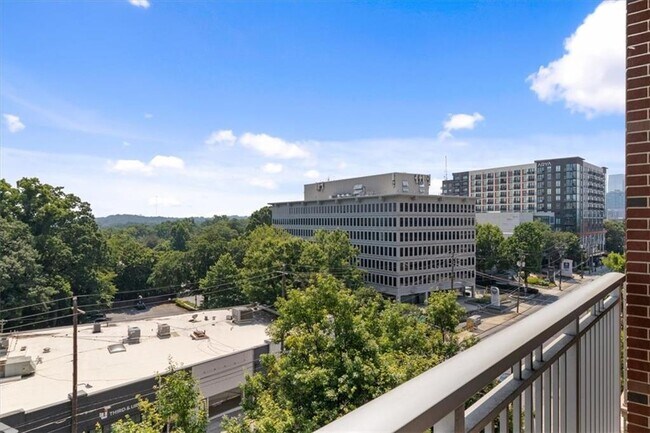 Building Photo - 1820 Peachtree St NW