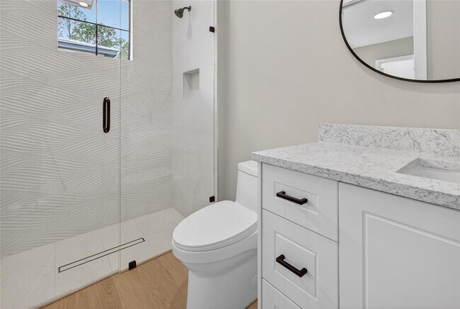 Building Photo - 16130 Pendio Dr