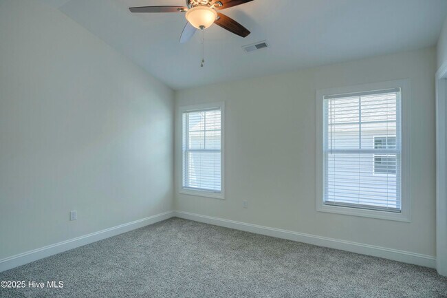 Building Photo - 315 Starfish Ln