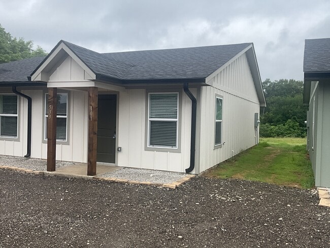 Building Photo - 533 Bradburn Rd