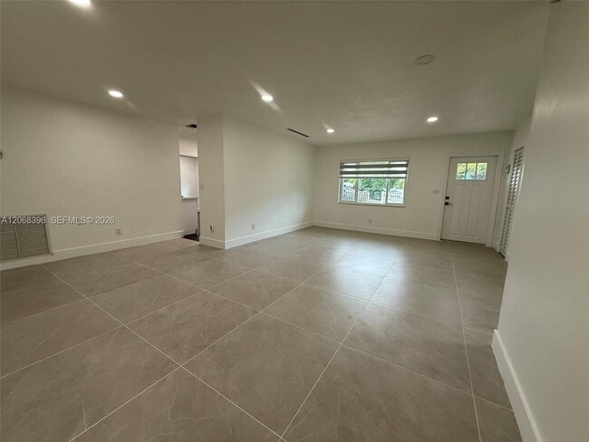 Building Photo - 5530 SW 96th Ave