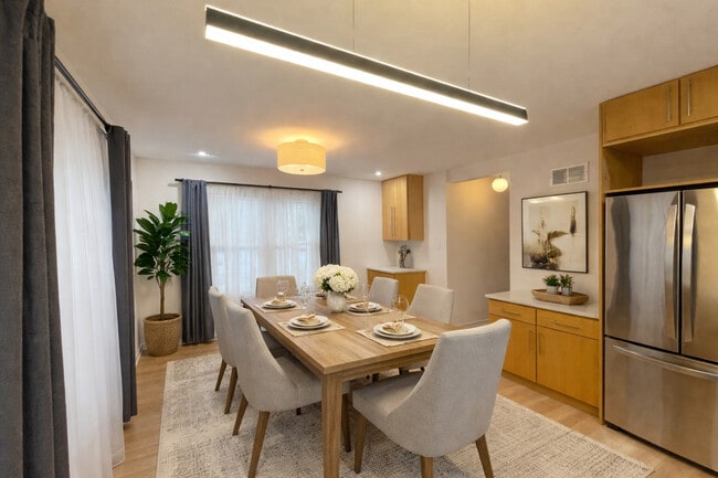 Building Photo - 2937 Lincoln Ave