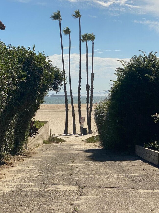 Building Photo - 415 1/2 Ocean Avenue