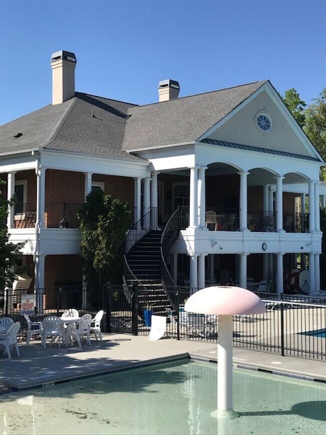 Building Photo - 712ca