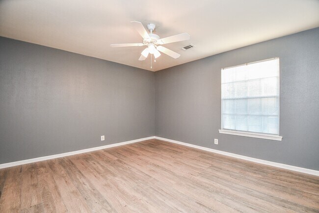 Building Photo - 7310 Ridge Oak Dr