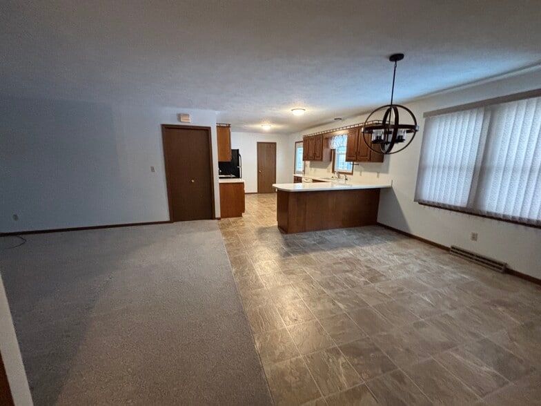 Building Photo - 1949 Richwood Dr